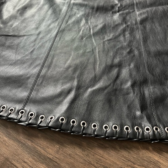 GILBERT vegan leather skirt with woven grommet detail - Picture 3 of 11